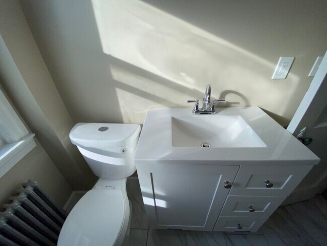 Building Photo - 41 N Kossuth St