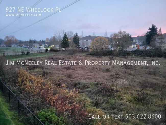 Building Photo - 927 NE Wheelock Pl