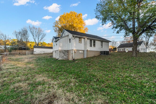 Building Photo - 602 Doby St