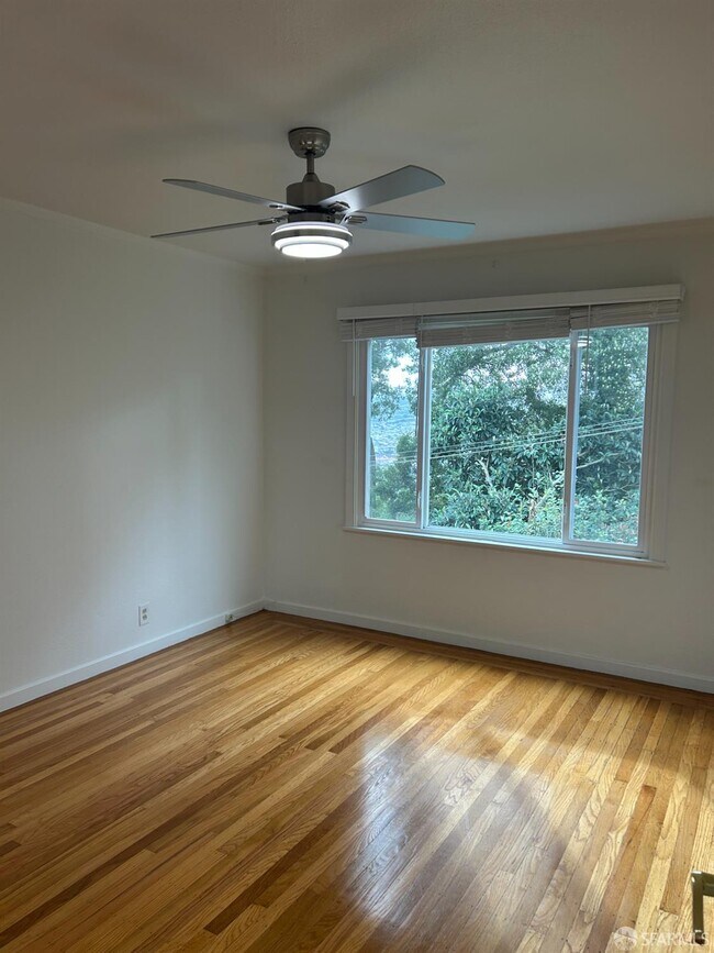 Building Photo - 255 Molimo Dr