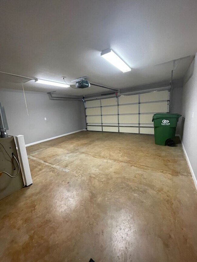 Building Photo - Maryville 37804 - 3 bedroom, 2 bath brick ...