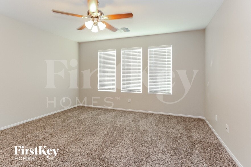 Building Photo - 8933 Hand Painted Ct