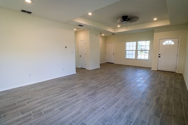 Building Photo - 807 N Polk St