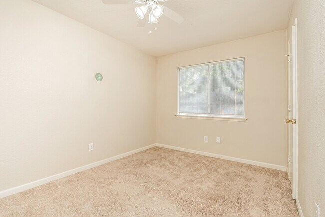 Building Photo - 6329 Glen Knoll Dr