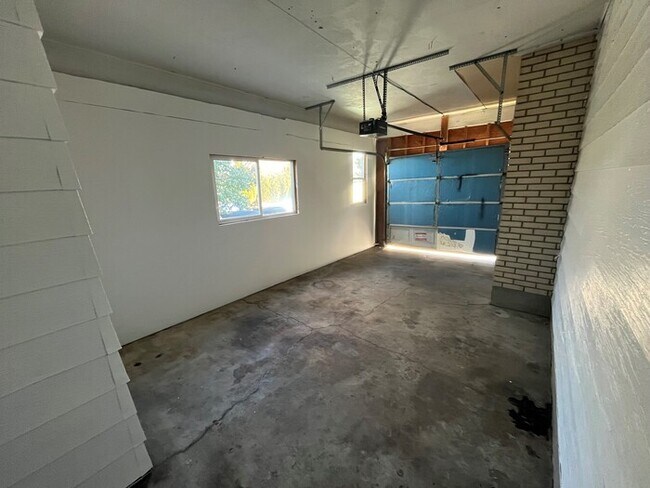 Building Photo - Remodeled Taylorsville 5 Bedroom!