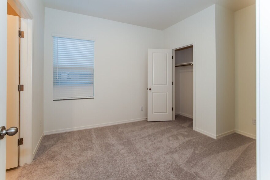 Building Photo - 3974 E Ter Ct