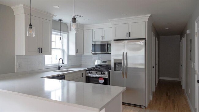 Building Photo - 28 Grosvenor Ave