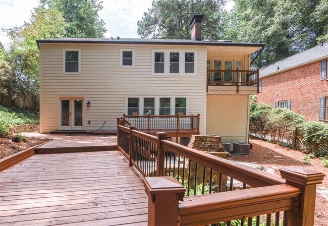 Building Photo - 2908 N Hills Dr NE