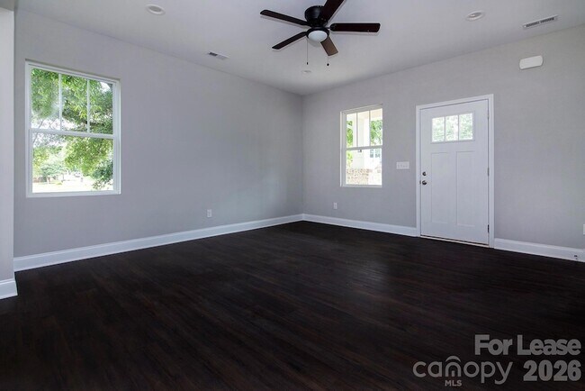 Building Photo - 2915 Ross Ave
