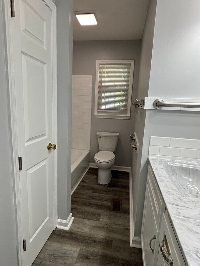 Building Photo - Renovated 3-bedroom convenient to major highways
