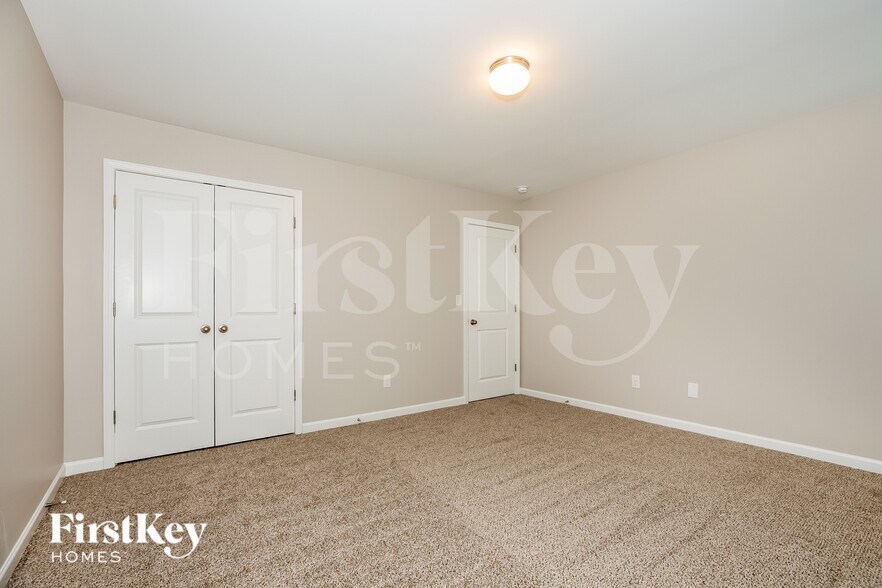 Building Photo - 1512 Summer View Ln