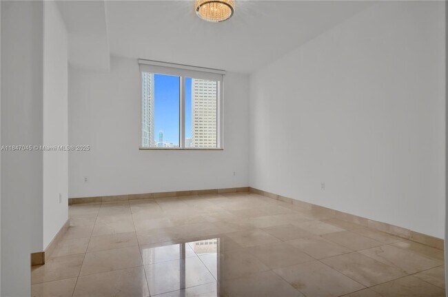 Building Photo - 901 Brickell Key Blvd