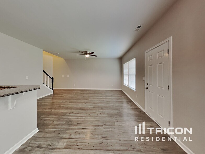 Building Photo - 240 Chesterbrook Ln