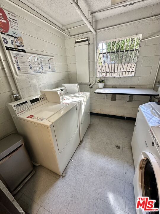 Building Photo - 10960 Bluffside Dr