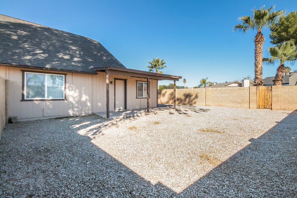 Building Photo - 119 S Cottonwood St