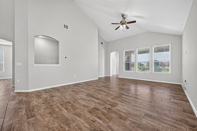 Building Photo - 24603 Royal Pike Dr