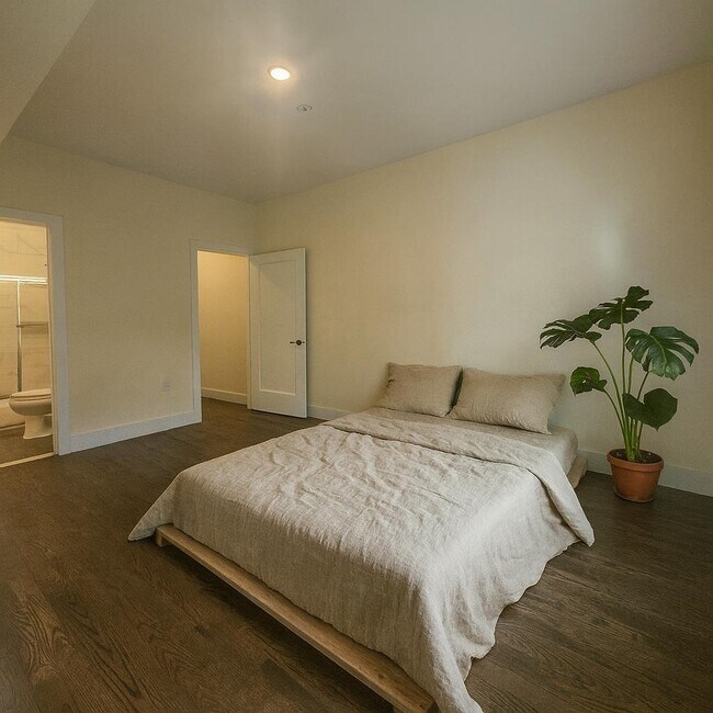 Building Photo - 3294 John F. Kennedy Blvd