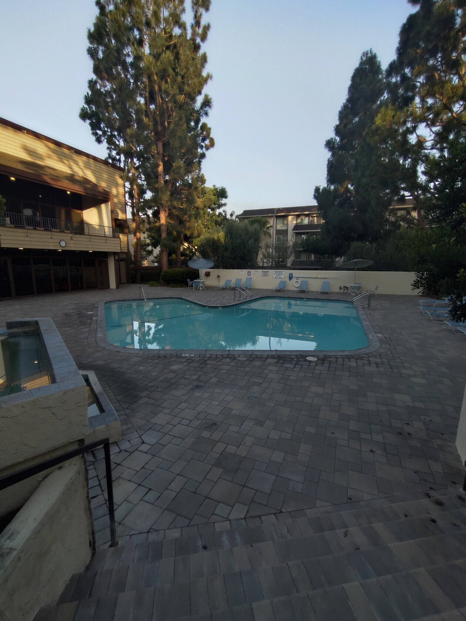 Building Photo - 5950 Canterbury Dr