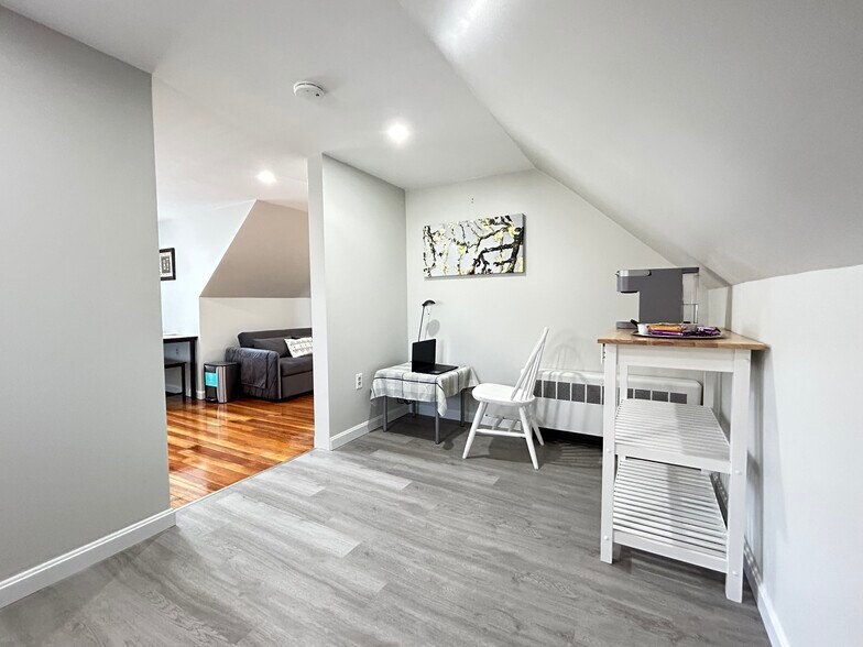 Building Photo - 16 Lewis Ave