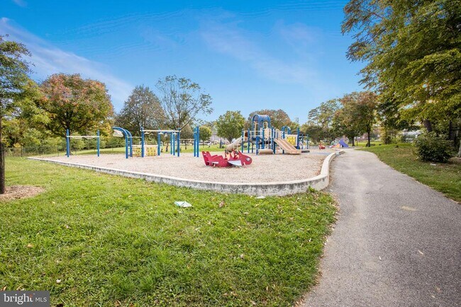Building Photo - 8830 Piney Branch Rd