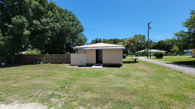 Building Photo - Nice 2bed/ 1 bath in Sarasota ~ Tallevast ...