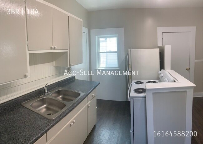 Building Photo - 944 Davis Ave NW