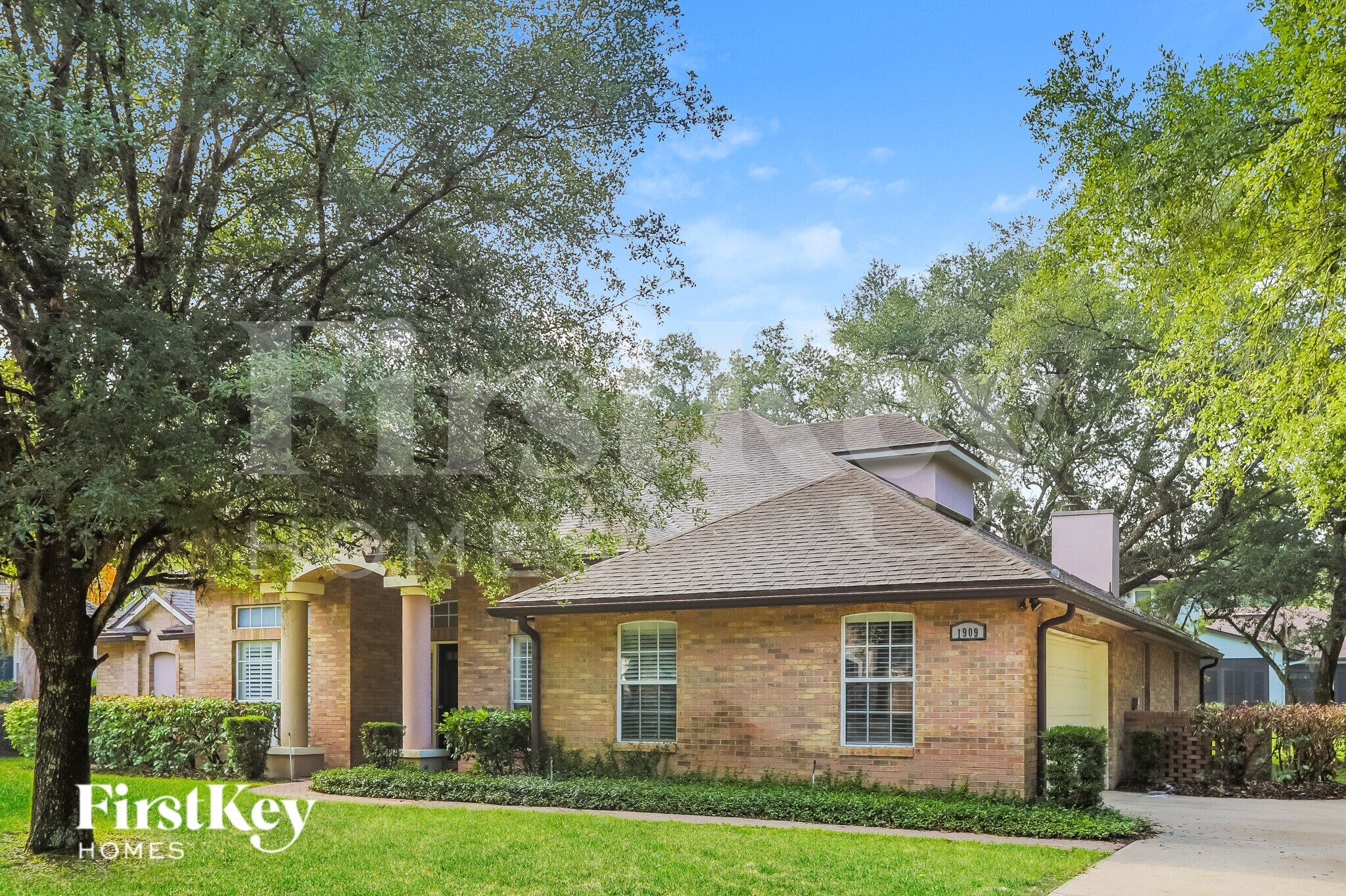 Building Photo - 1909 Holly Oak Dr