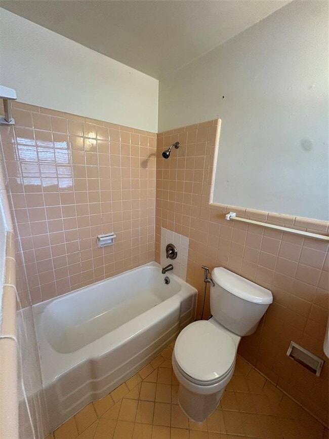 Building Photo - 1212 W 13th St