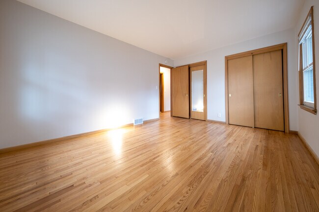 Building Photo - 10932 Russell Ave S