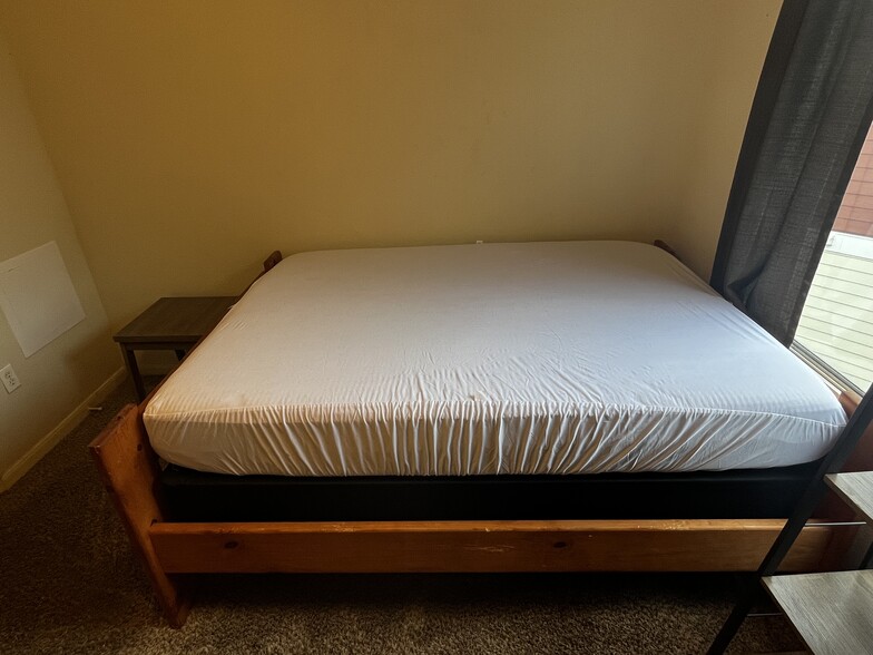 Bed and mattress - 521 Southwest Pky