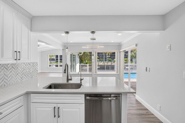 Building Photo - 787 Havana Dr