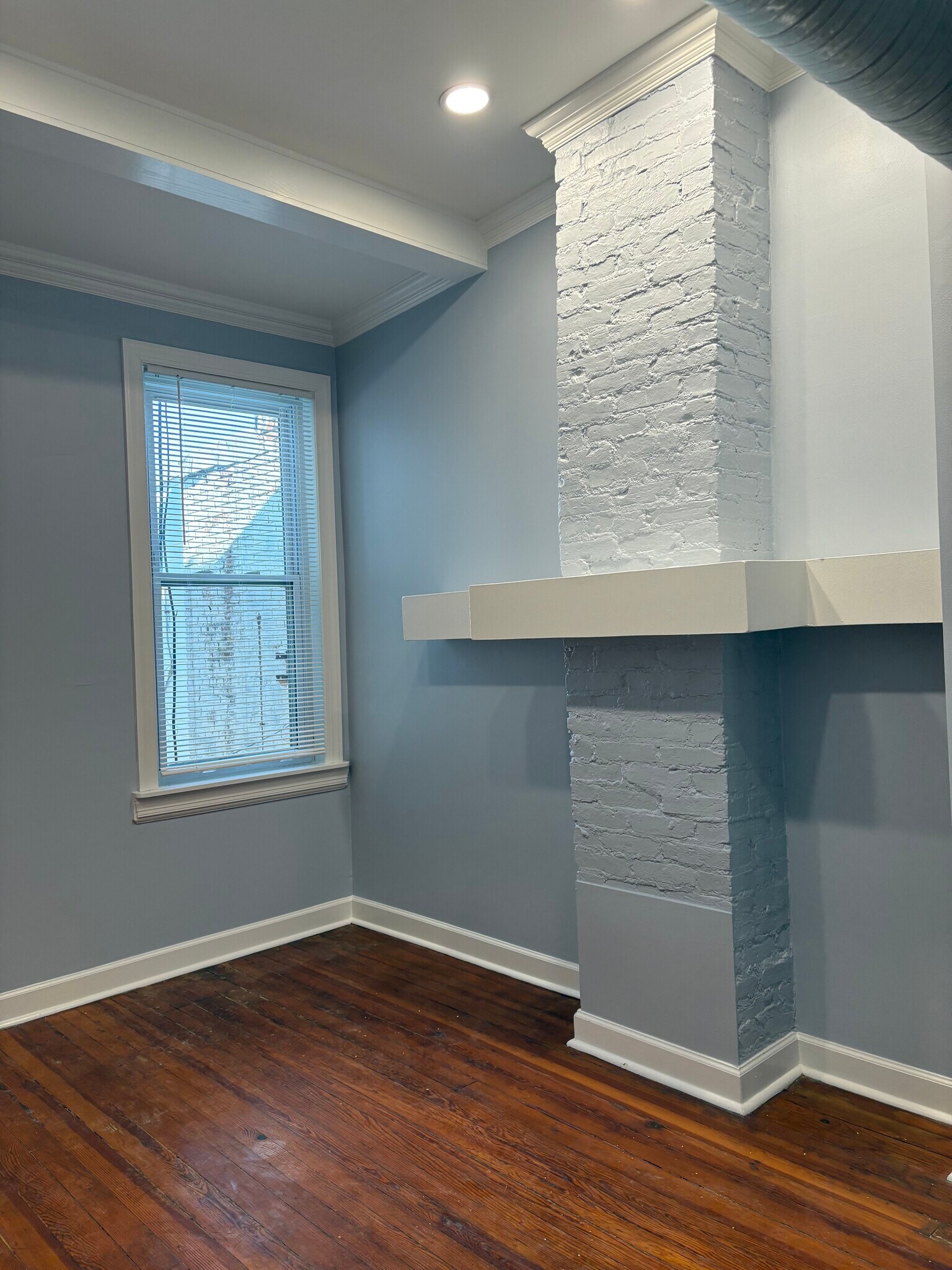 Building Photo - 408 W 28th St