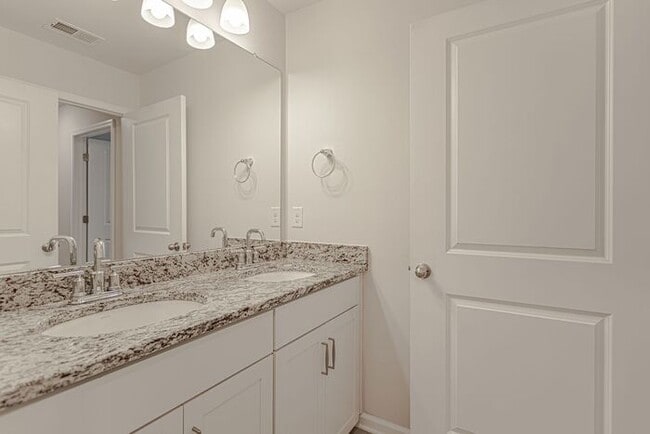 Building Photo - Townhome in Popular Sudduth Farms in Greer...