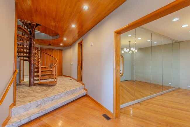 Building Photo - Extraordinary 5-Bed / 5-Bath Oceanfront Property in La Jolla!