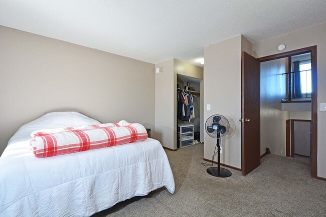 Building Photo - Beautiful 3-Bed 2-Bath Townhouse in Brooklyn Park!