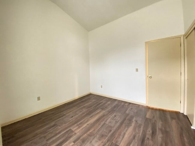 Building Photo - 521 Pine St