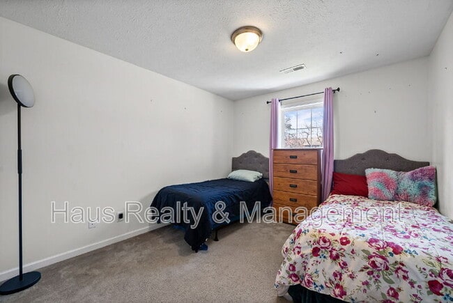 Building Photo - 674 Superior Ln