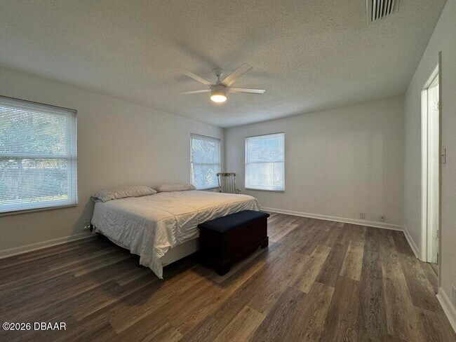 Building Photo - 1508 Poplar Dr