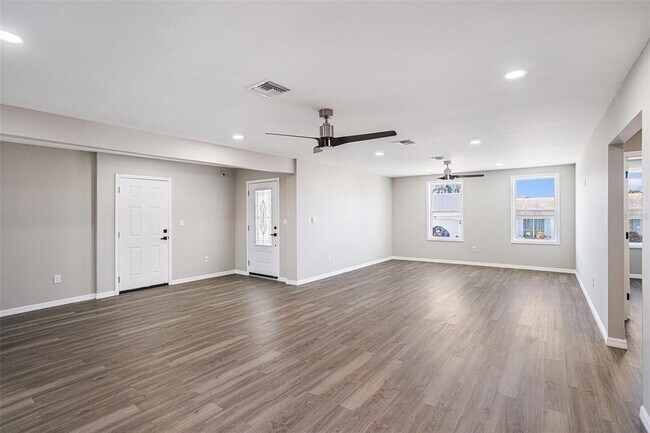 Building Photo - 3412 Springfield Dr