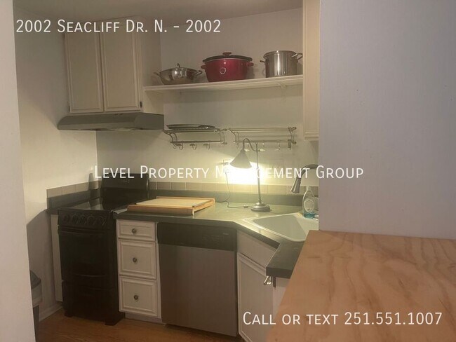 Building Photo - 2002 Seacliff Dr. N.-2002