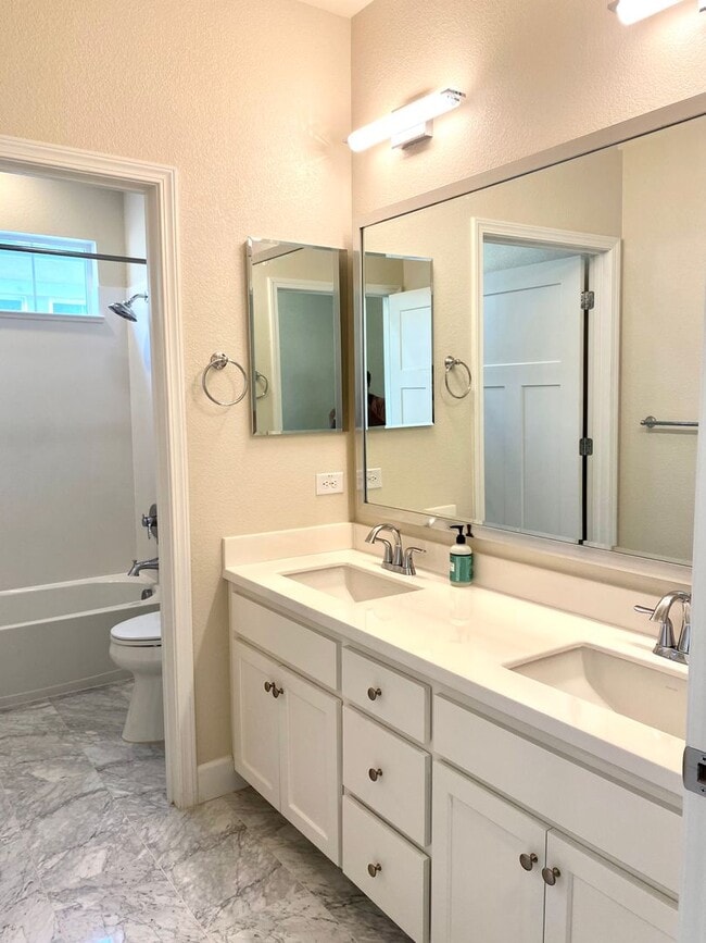 Building Photo - Stunning five bedroom in The Cannery