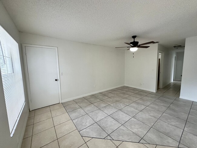 Building Photo - Charming 3 Bedroom Home in Apopka!
