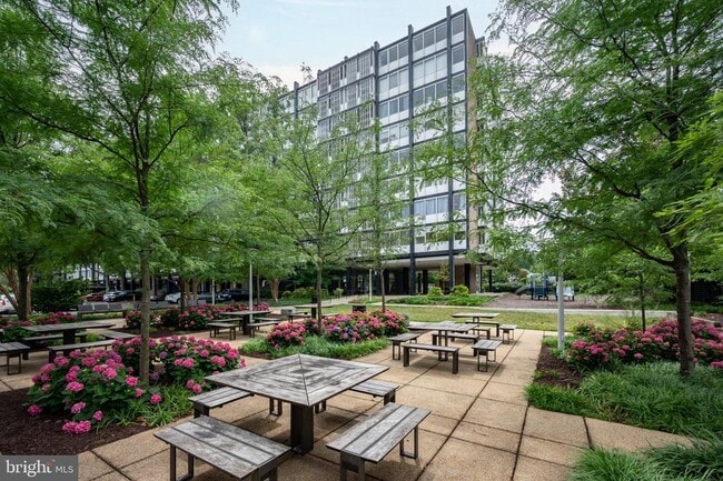 Building Photo - 1301 Delaware Ave SW