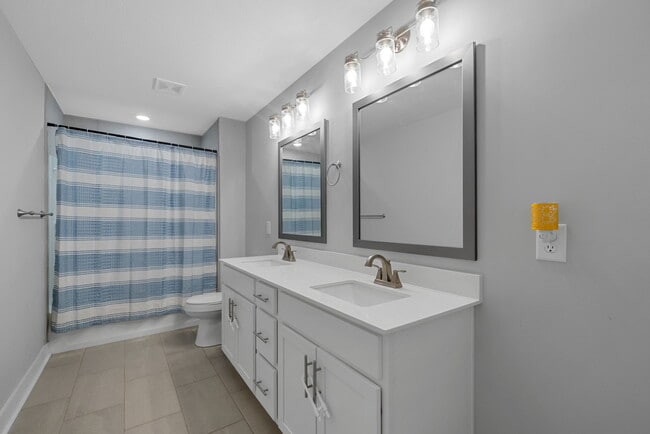 Building Photo - 1511 Kingbird Dr