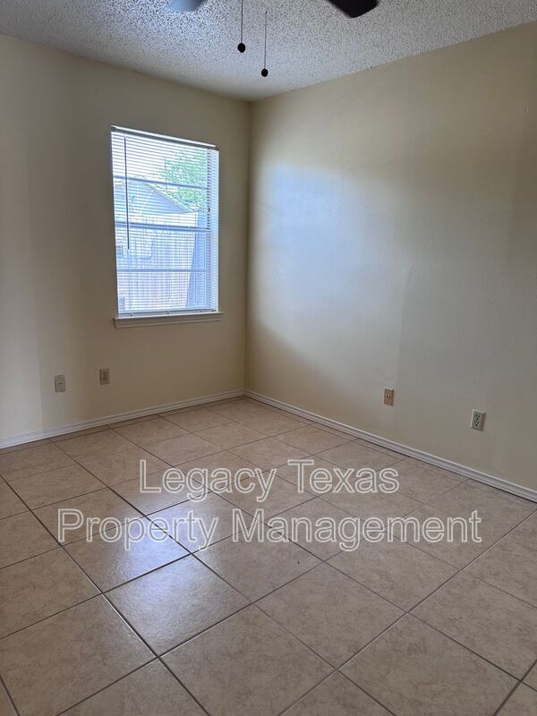Building Photo - 1412 Courtney Pl