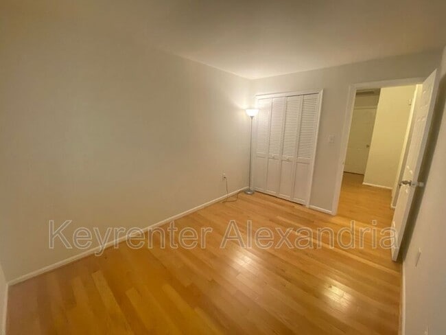 Building Photo - 5923 Kara Pl