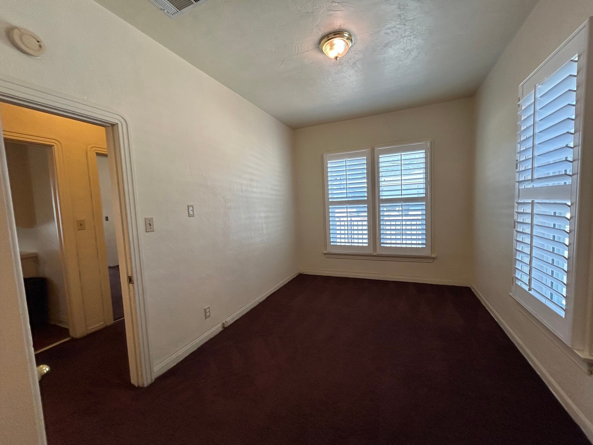 Bedroom - 112 N Primrose Ave