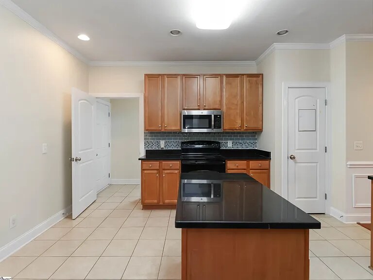 Kitchen Island - 116 Ashgrove Ln