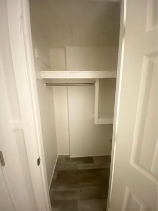 Building Photo - 9762 N River Rd