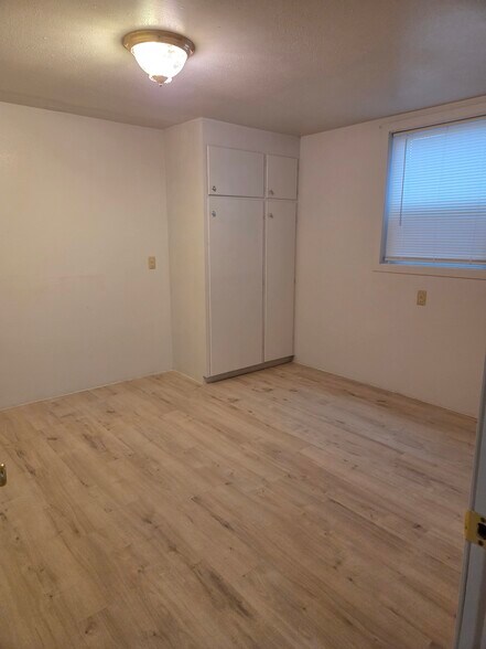 Building Photo - 306 1st Ave